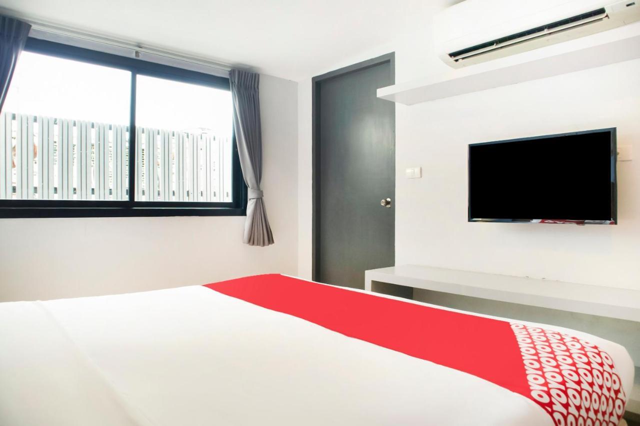 Oyo 501 At Night Hostel Phuket Exterior photo