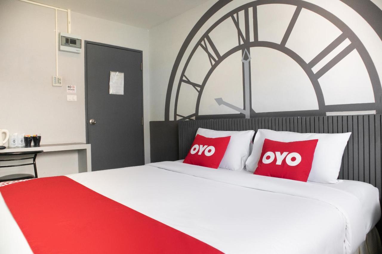 Oyo 501 At Night Hostel Phuket Exterior photo