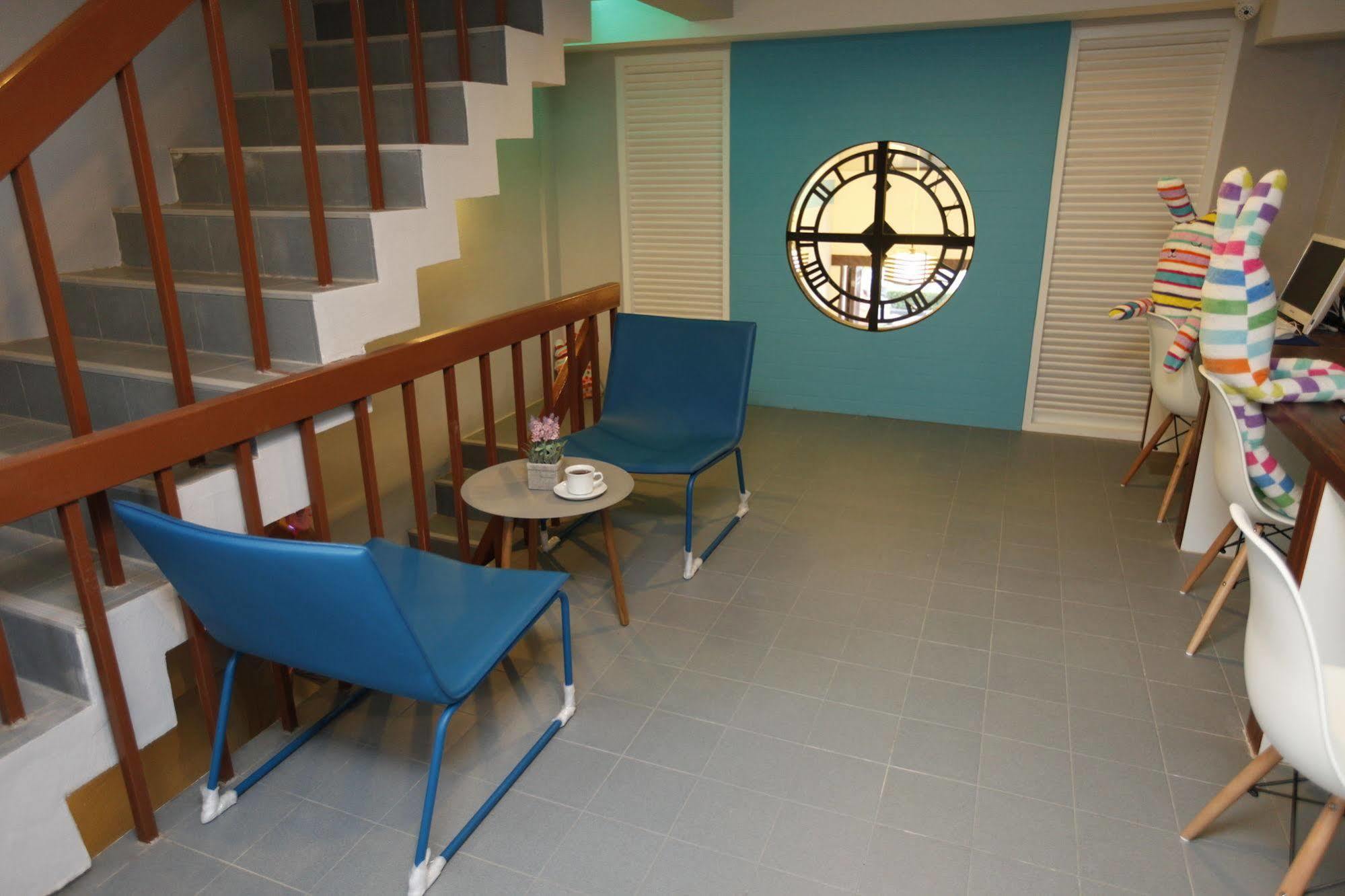 Oyo 501 At Night Hostel Phuket Exterior photo